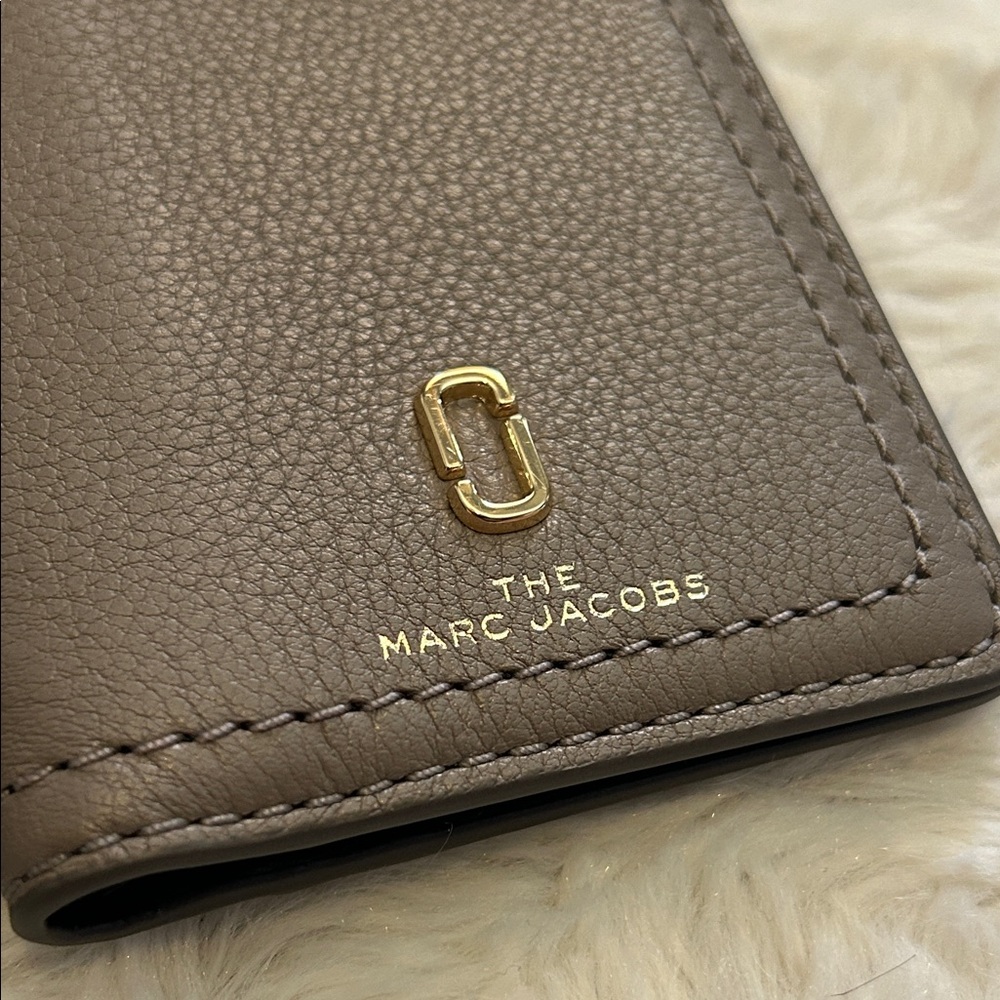 NWT $110 Marc Jacobs Slim Pebble Leather Card - Cement - Picture 5 of 9